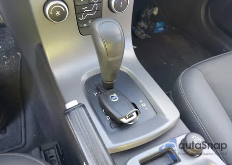 2008 Volvo S40 2.4I z USA, uszkodzony, nr VIN YV1MS390X82364954